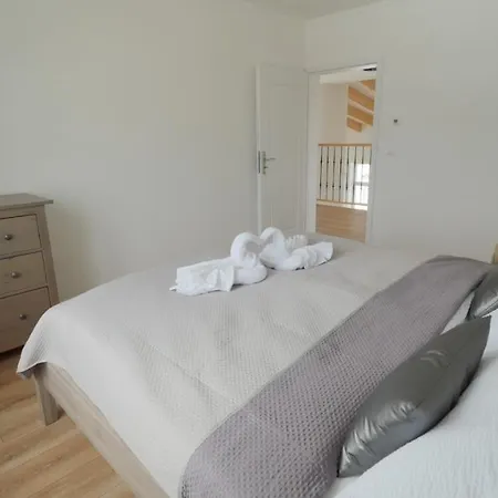Apartmanovy Dom S Virivkou, Pod Secnom, Liptovsky Jan 別荘 Liptovský Mikuláš